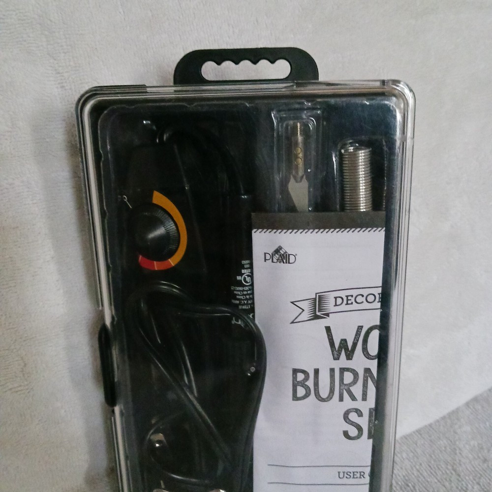PLAID Decorative Wood Burning Set 15 Piece, Featuring Temperature Control.