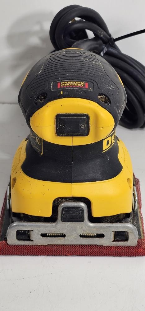 Dewalt palm sander (P25019909)