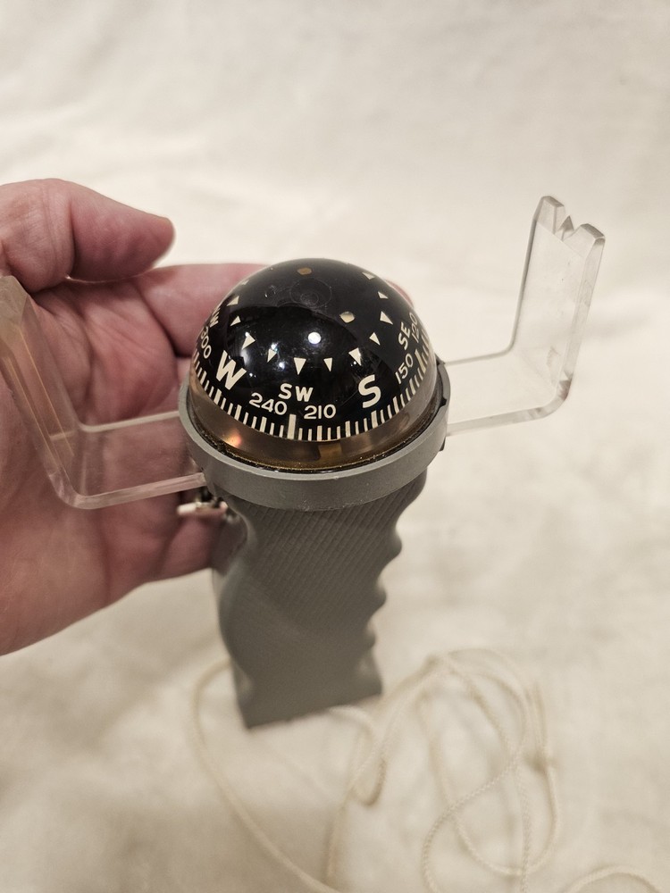 Davis Instruments Hand Bearing Compass With String On The End Illuminated