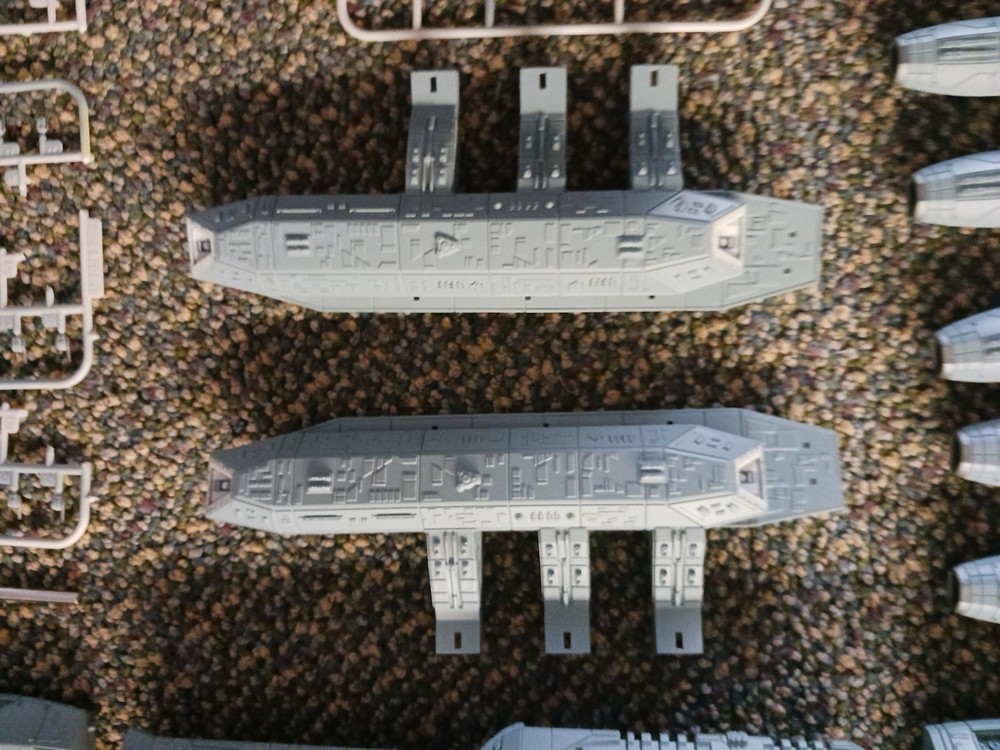 Moebius Models Battlestar Galactica Pegasus 1/4105 Scale Model Kit Open Box