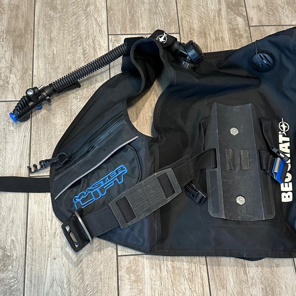 Beuchat Master Lift Equalizer Size M Buoyancy Compensator CLEAN!