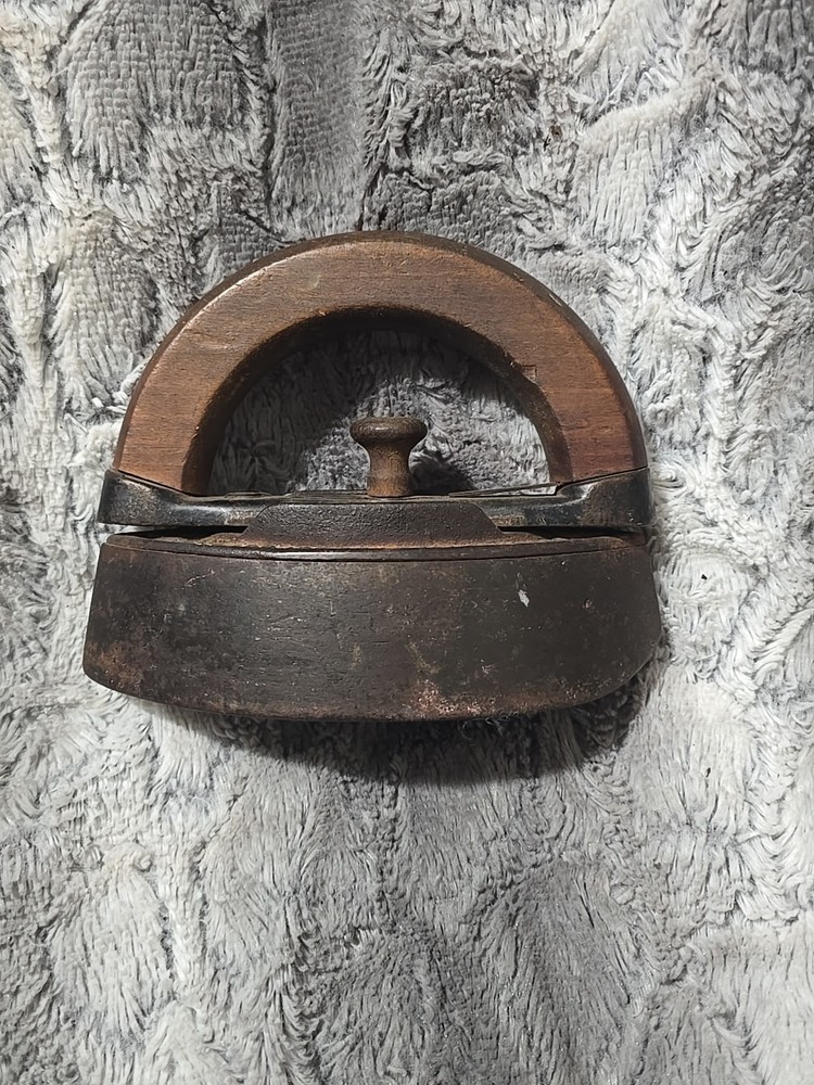 Antique Removable Handle Sad Iron