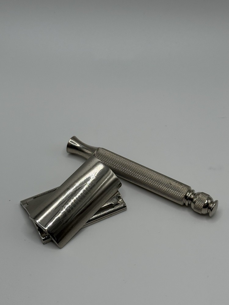 Vintage Gillette DE Razor With Gillette Logo On Head
