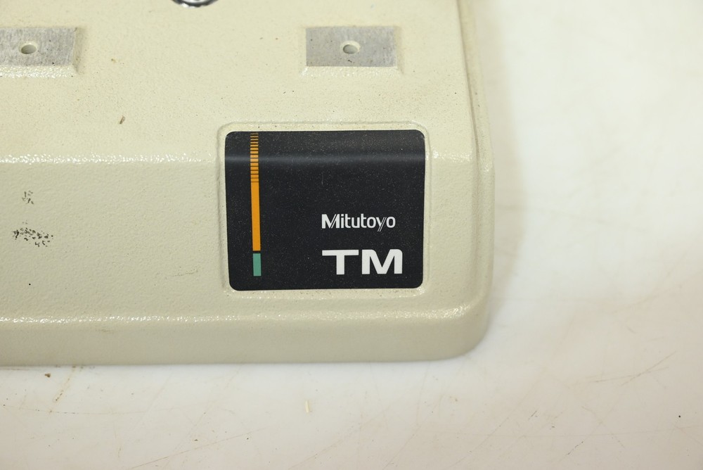 Mitutoyo 176-811A Toolmakers Microscope