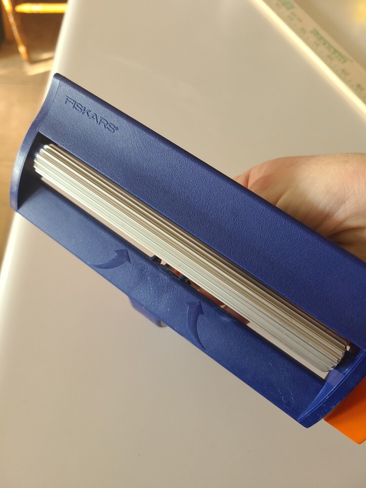 FISKARS Paper Crimping Tool