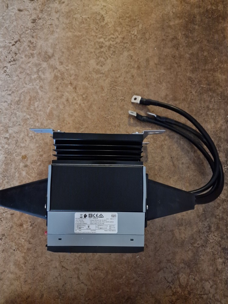 DANFOSS MCD202 75kW 3phase SOFT STARTER MCD 202-075-T4-CV1 / Danfoss VLT MCD 202