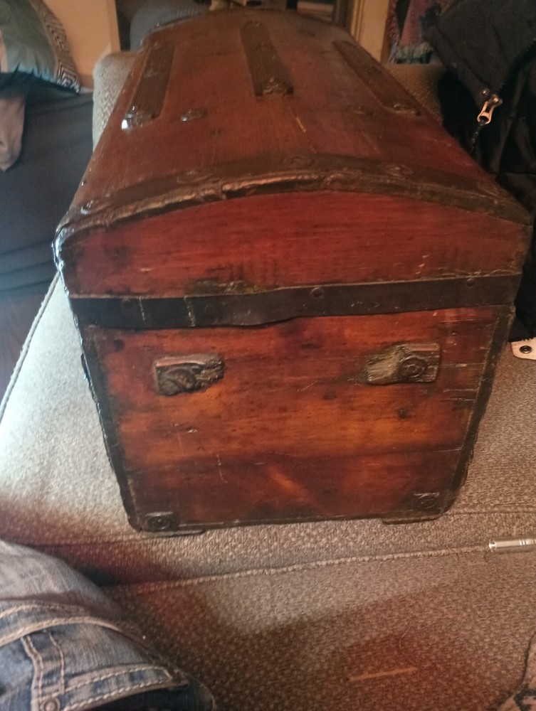 65518 Antique Dome Top Trunk Storage Chest