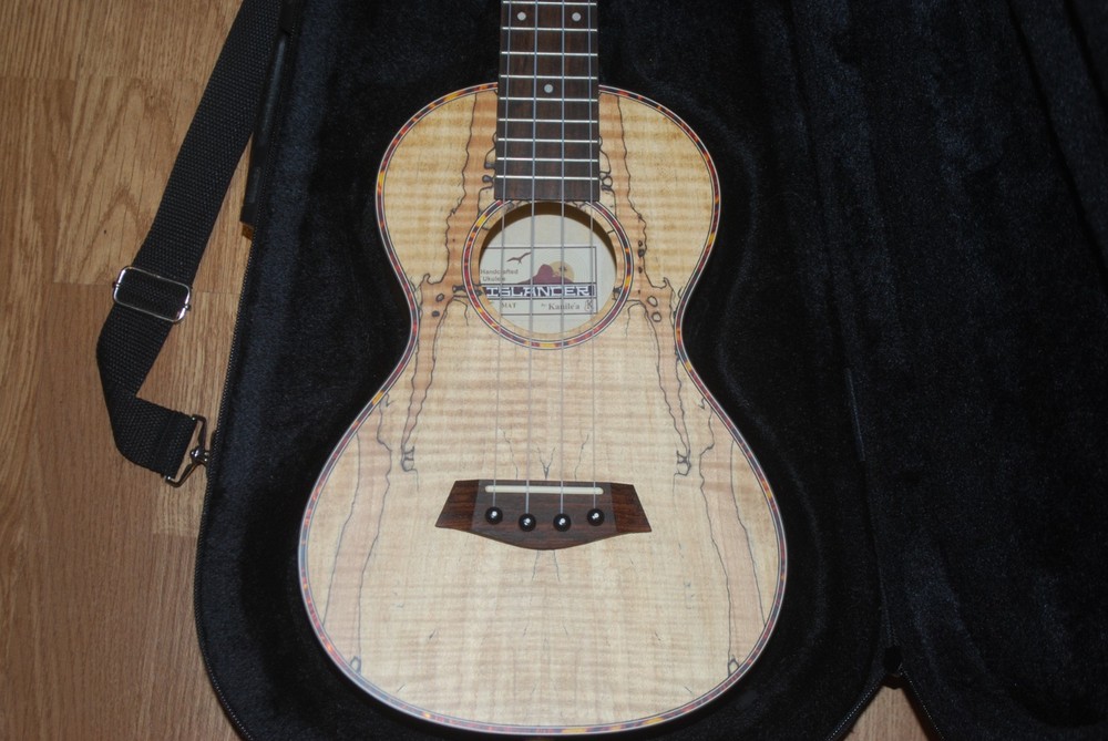 Islander MAT Ukulele With Bag