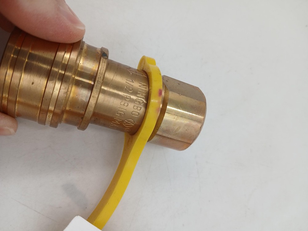 Brass Gas Quick Disconnect Socket 1/2" NPT Yellow Cap Fitting Only Brass