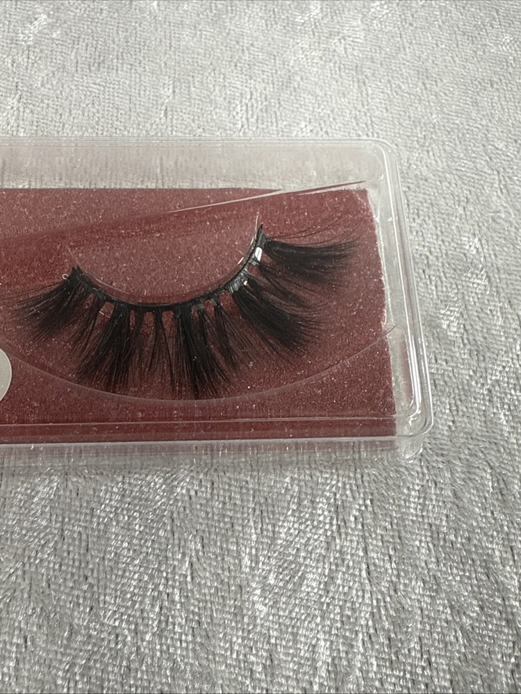 false eyelashes #M06