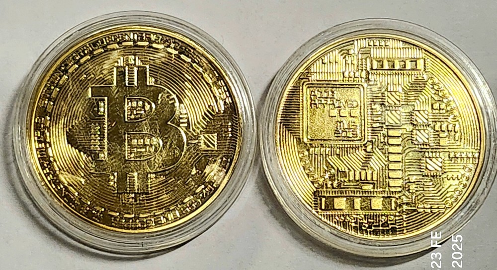 BITCOIN COMMEMORATIVE COIN FOR DISPLAY IN PLASTIC CAPSULE