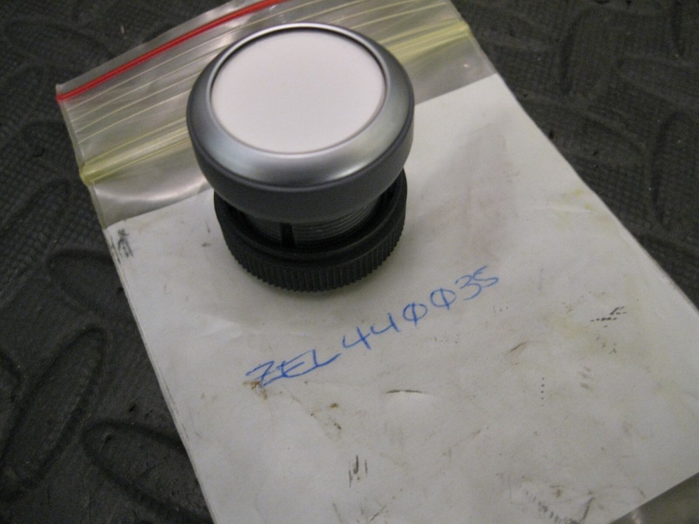 ZEL440035 White Pushbutton