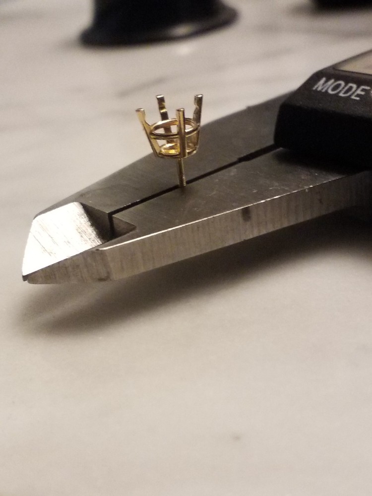 14k yellow four prong basket setting threaded post 6MM