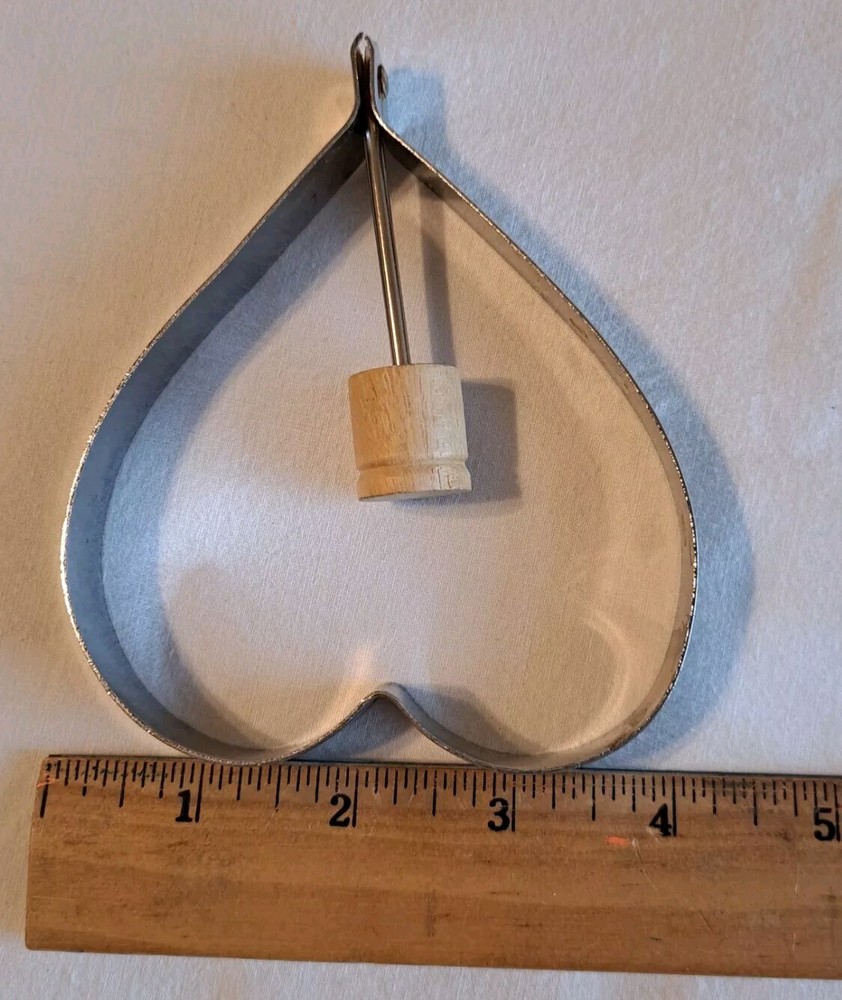 Metal Heart-Shaped Egg/Pancake Ring with Handle