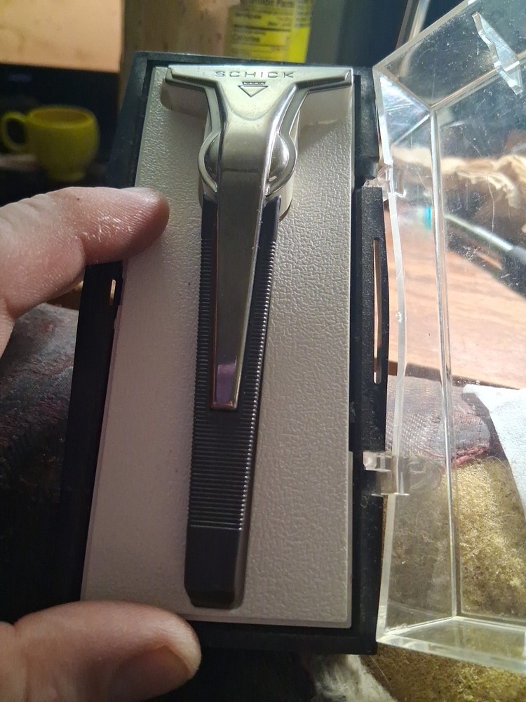 Vintage Schick Band Razor in Silver With Original Case