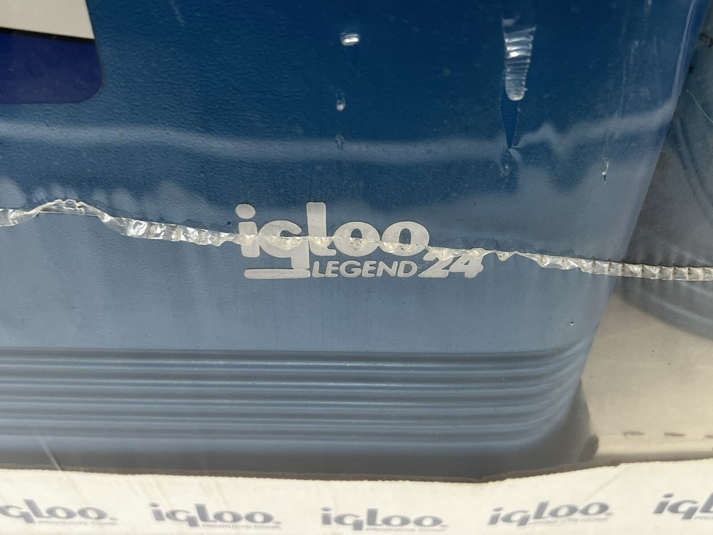 VINTAGE Legend 24 IGLOO Cooler Ice Chest Blue 1988