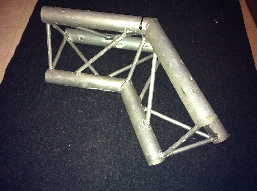 Lite structure 45 deg. Light truss corners