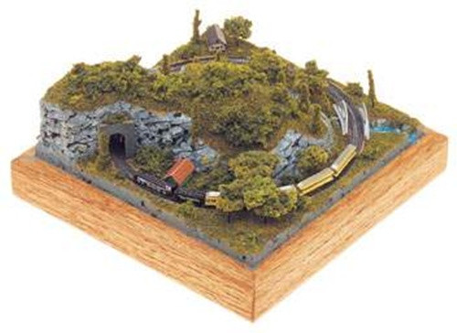 Incredible 4"x4" running train layout, hand-held !