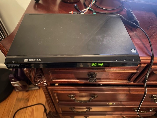 Sony DVD Player Component Or AV DPV-SR200P -COMPONENT CABLE INCLUDED NO REMOTE