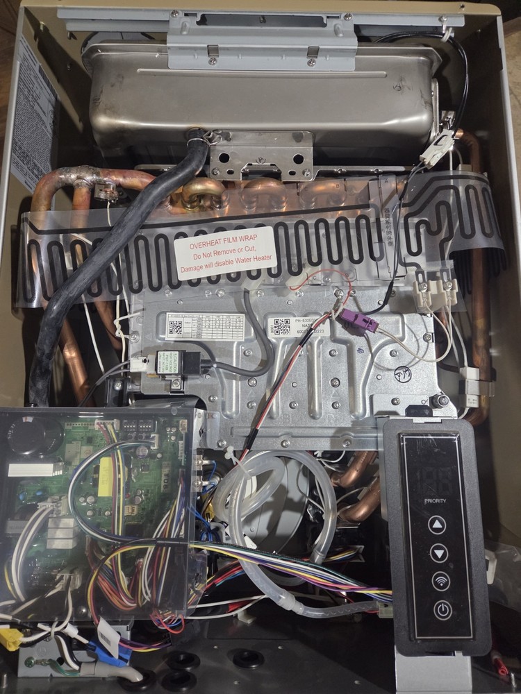 Rheem NG 9.5 GPM Indoor OR Outdoor Tankless Water Heater SMART ECOH200DVELN-3