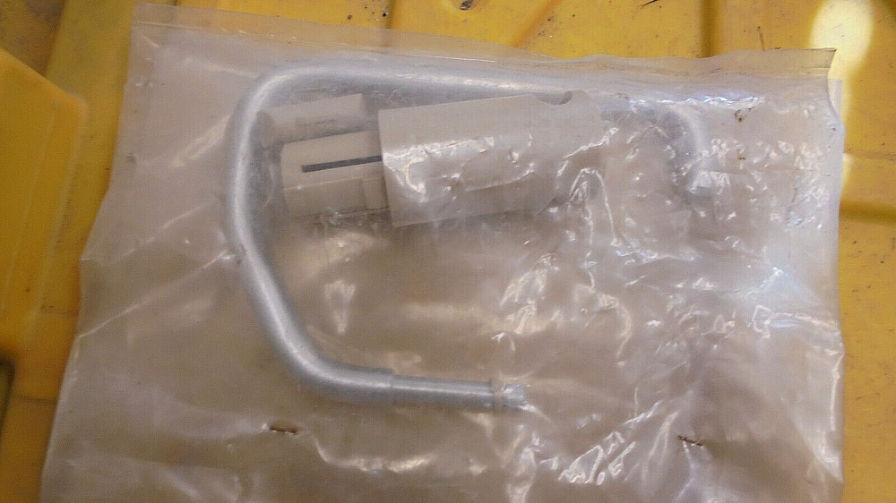 TOILET PAPER HOLDER- VERY BASIC