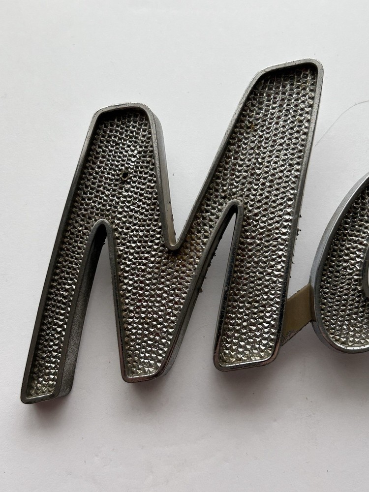 Vintage Mack Side Emblem Plastic #27RU2127-A