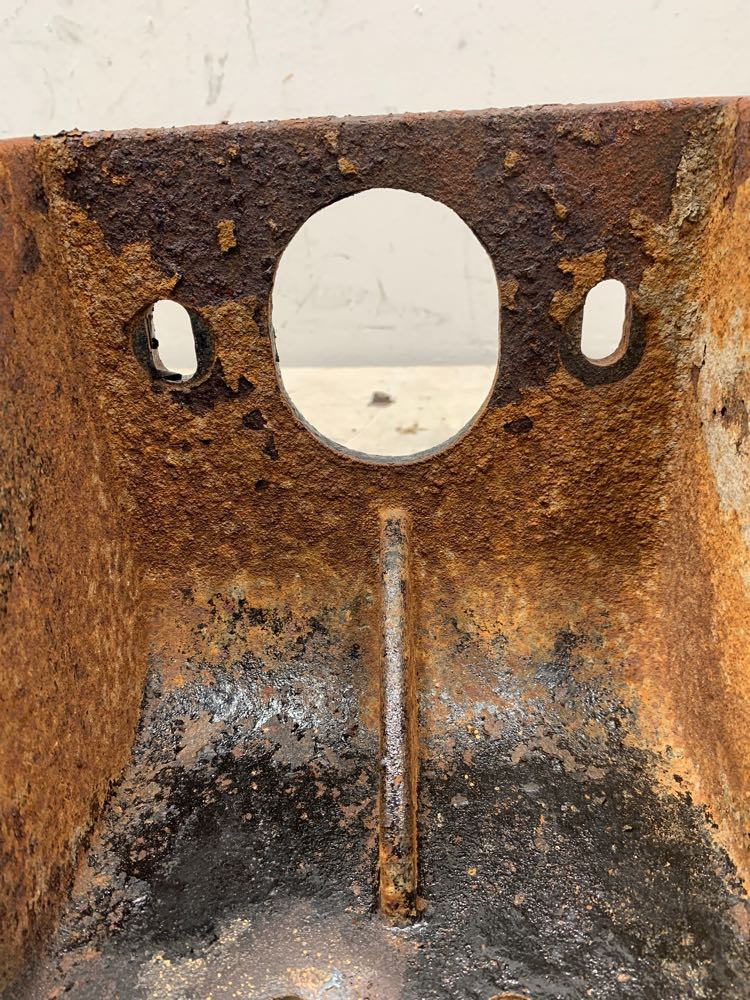 2011 Ford F750 Cab Mount (630-10656)