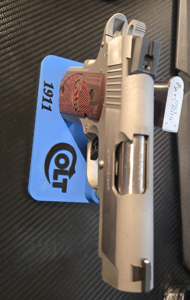 1911 Display Stand, Mag Holder And 8 Round Showcase.