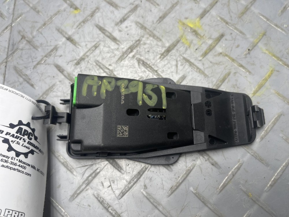 2014-2018 Volvo S60 Closing Velocity Module Right Side Center Windshield Mounted