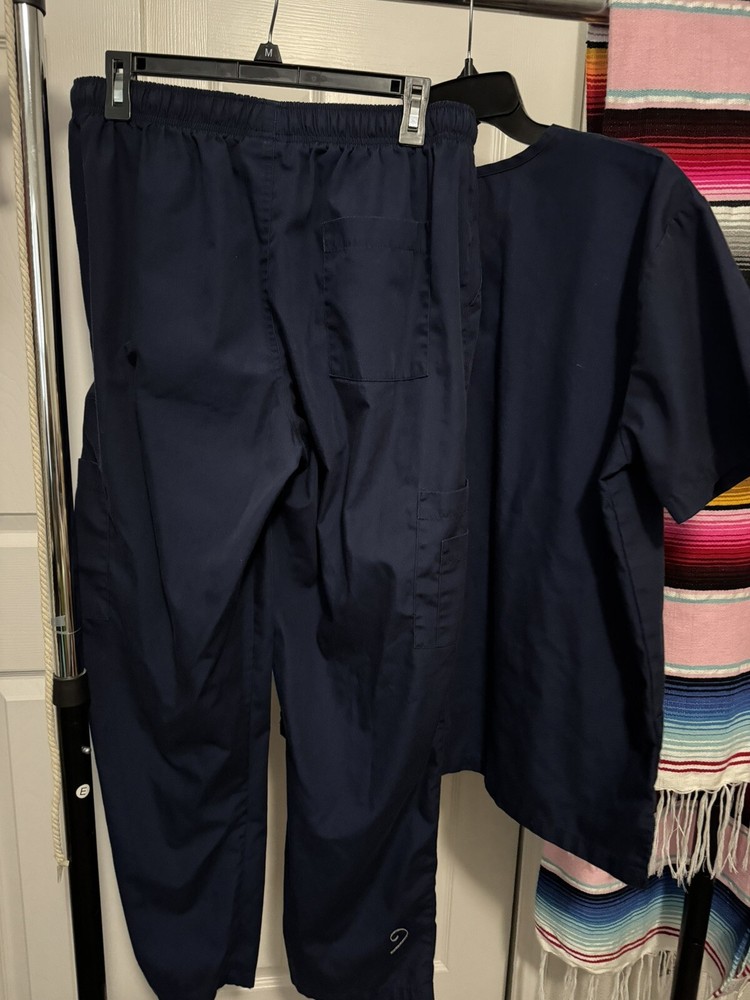 Dagacci Scrub Set