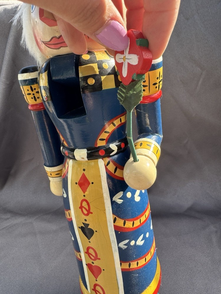 Vintage Blue Queen Nutcracker 15 Inch ￼