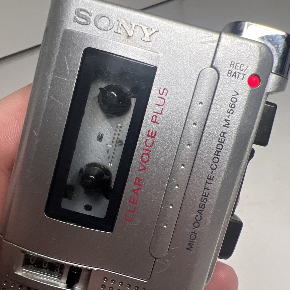 Sony Microcassette-Corder M-560V VOR Silver Handheld Voice Plus Recorder