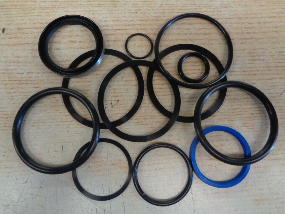 F80235 Seal Kit for some Great Bend 800 & 900 Loader cylinders (see description)