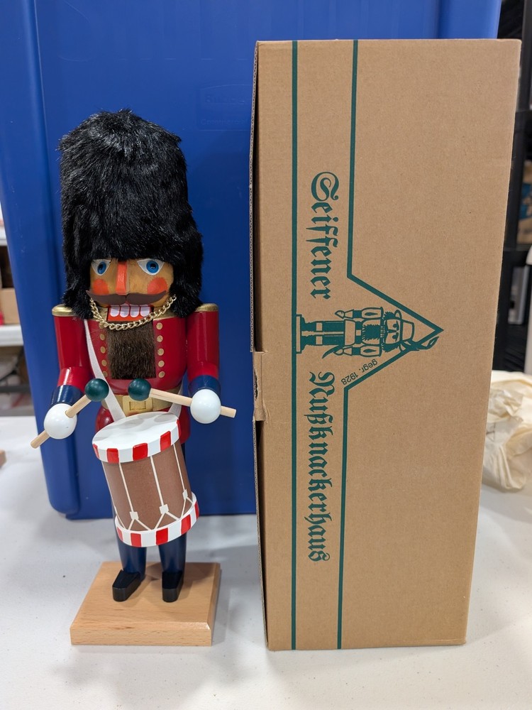 NOS Seiffener Nussknackerhaus Guard Nutcracker 16” Germany w/Box