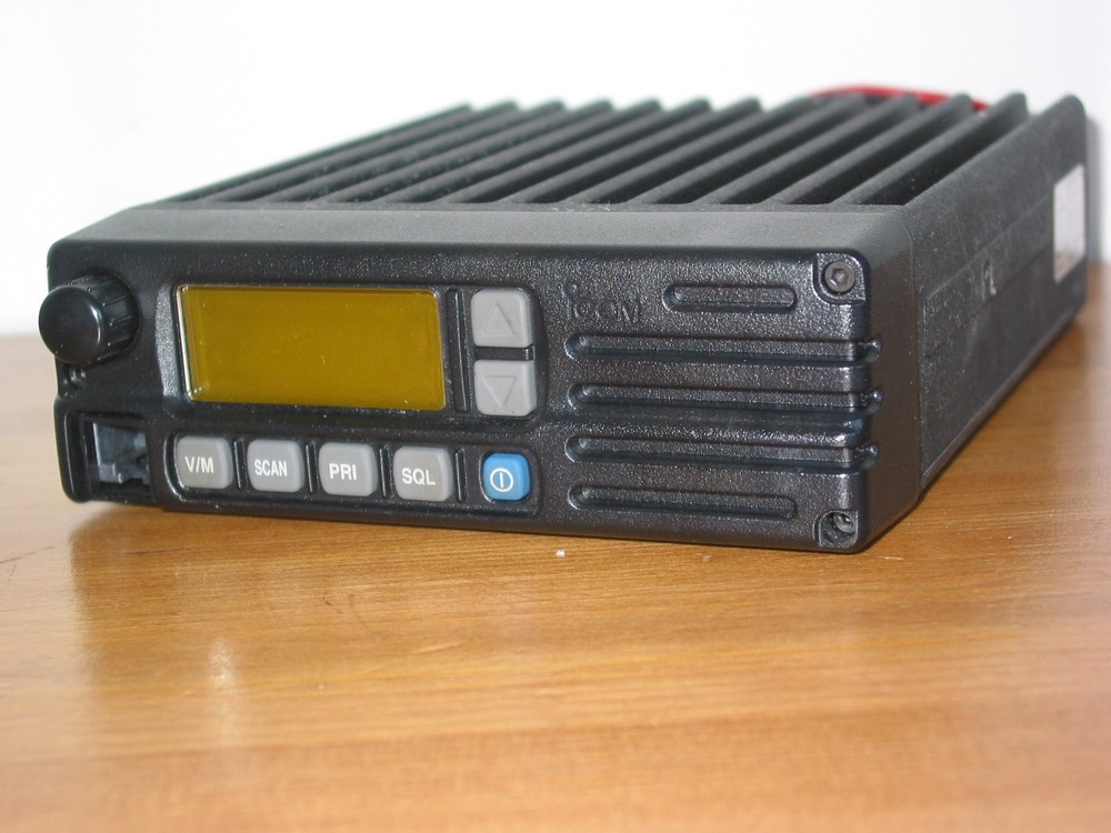 ICOM IC A-110 VHF COM RADIO !!! NICE A 110 AIRBAND TRANSCEIVER !!!