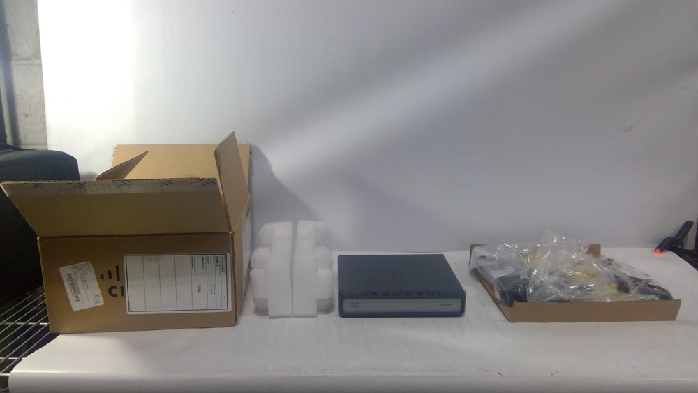 Cisco VG204XM Analog Voice Gateway w/Accessories
