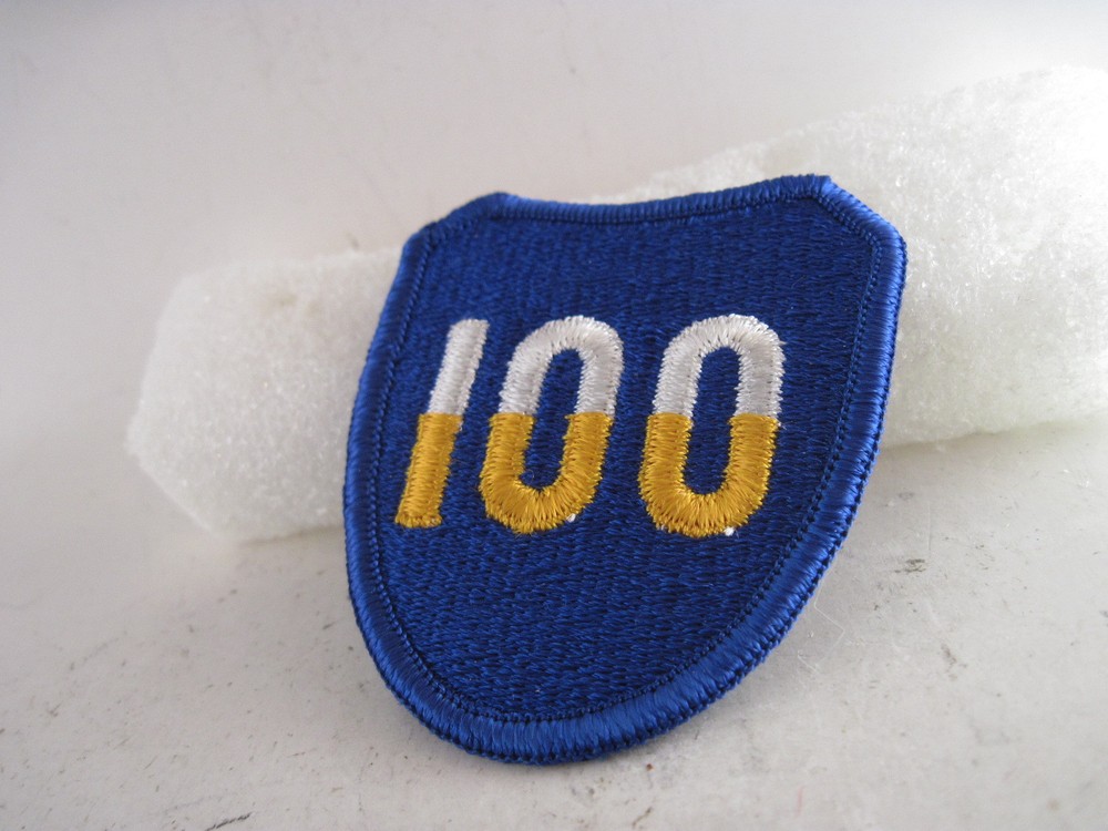 US Army  100 th Division    patch  (r535)--