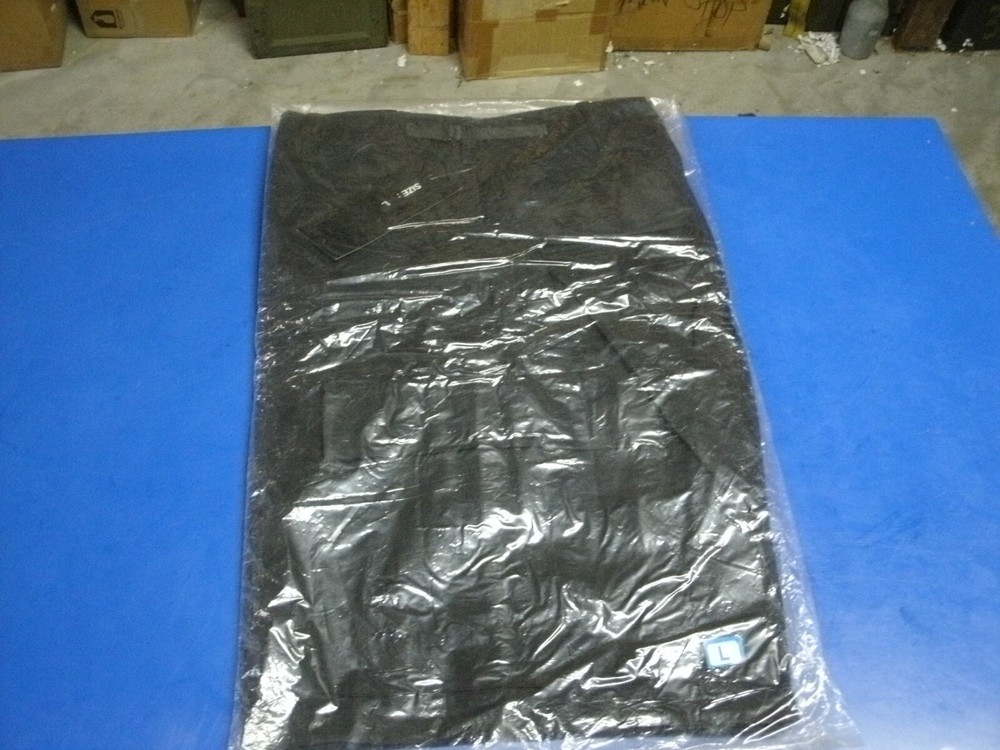 BLACK COMBAT SHORTS SIZE LARGE REGULAR NEW