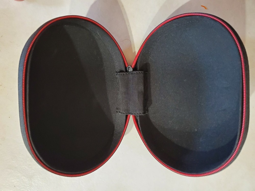 Beats Studio Headphone Holder Case Black and Red Zip