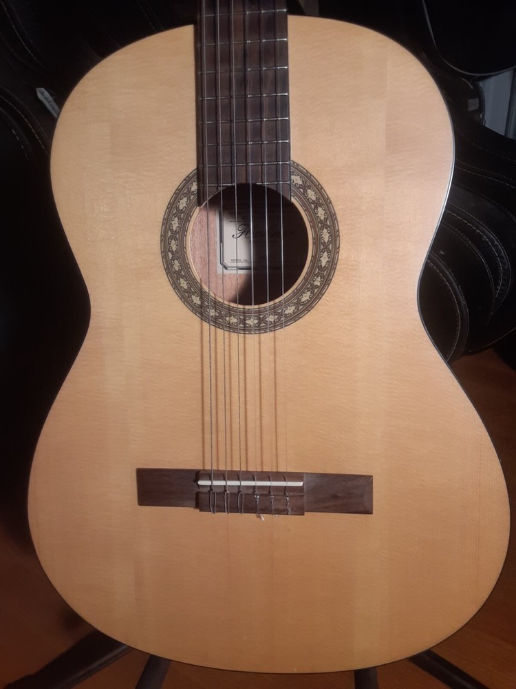 Hohner HC620 Classical Guitar Solid Top 2-Way Truss Rod