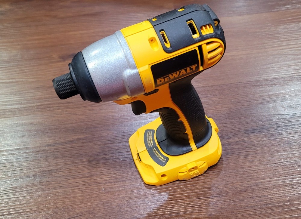 DeWalt Model DC825 18V Impact Driver 1/4”  (Tool Only)