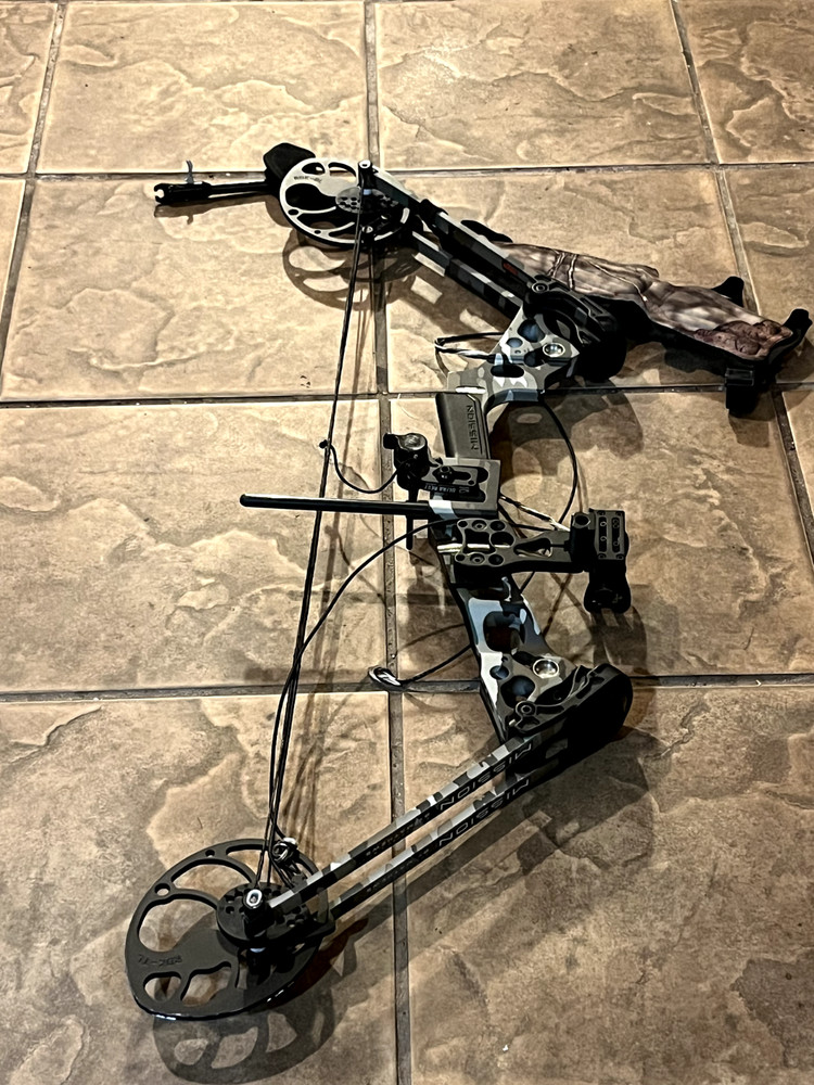 cross bows (bow & Arrow )  Mission Mathews