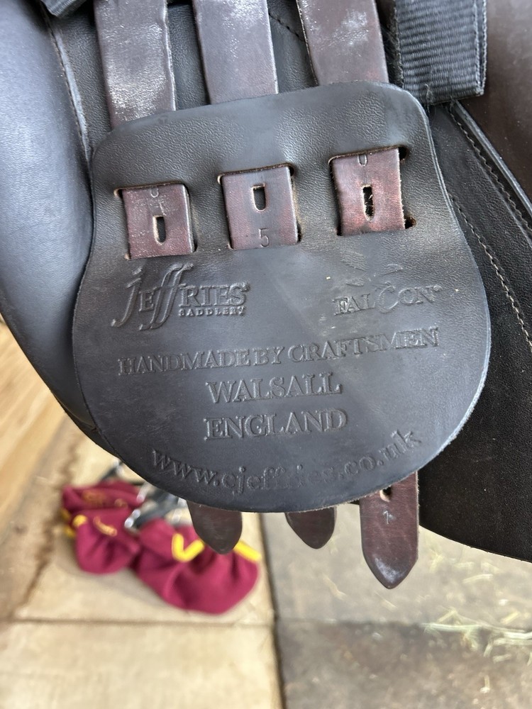 Jeffries Falcon 17.5” Med Wide Working Hunter Saddle