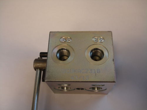 OCUKAC2318 HYDRAULIC PATTERN CHANGER SAE CONTROLS TO JOHN DEERE EXCAVATOR 