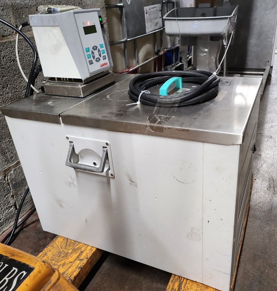 Julabo F34 w/ MC Controller Heating/Refrigerated Circulator Water Bath (As-Is)