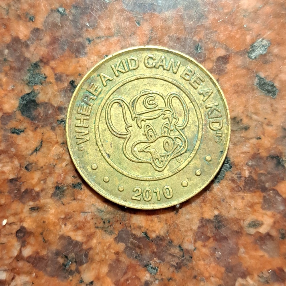2010 CHUCK E. CHEESE TOKEN - #B7009
