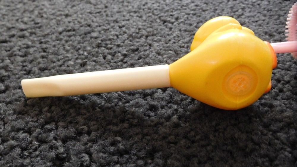 vintage plastic chick mouth bubble blower yellow & white (2)