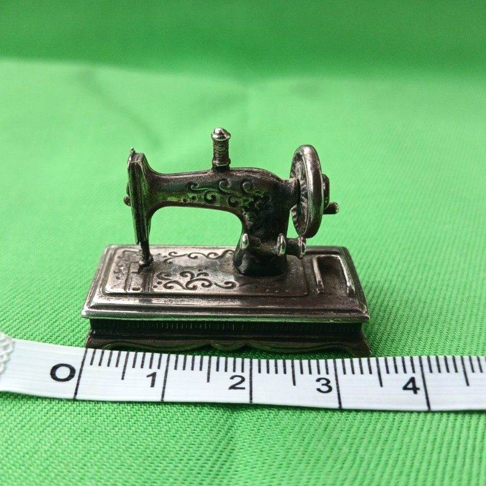 Sterling silver miniature sewing machine, with moving handle wheel