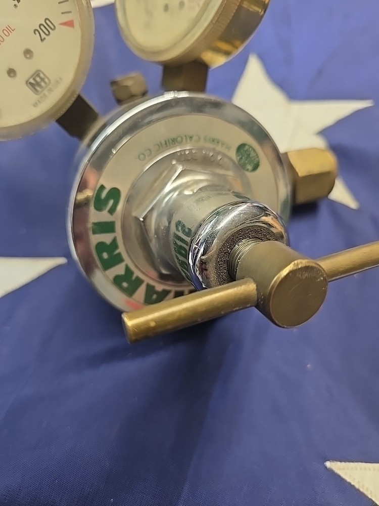 HARRIS MULTI STAGE OXYGEN PRESSURE REGULATOR 92-2327