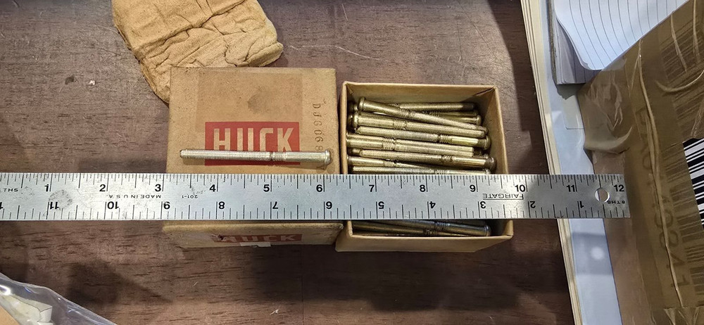 (100) HUCK BOLT RIVETS DJ80682Y